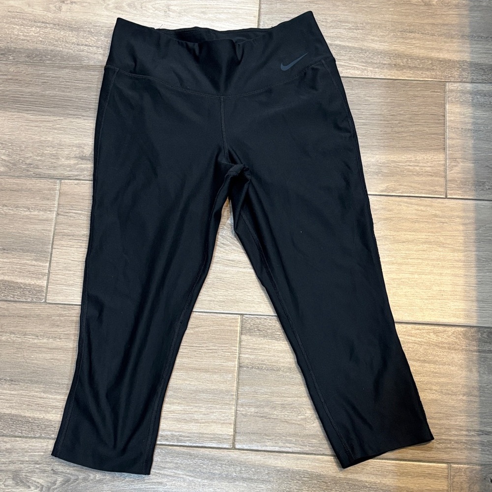 Nike dri-fit capri tight workout leggings